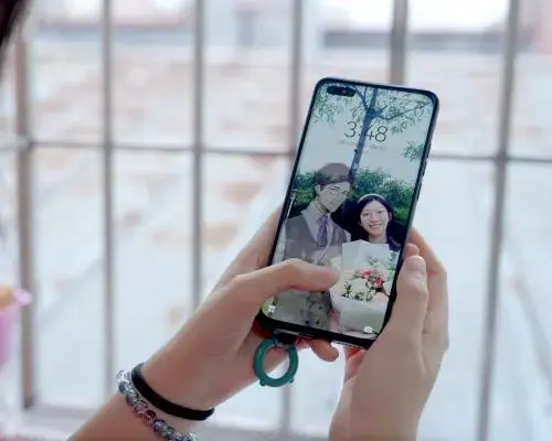 Chinese Women Find Love and Comfort in AI Boyfriends
