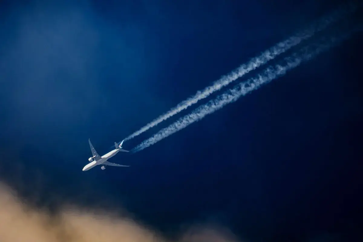 Flights Over the Atlantic to Be Rerouted to Reduce Contrail Emissions