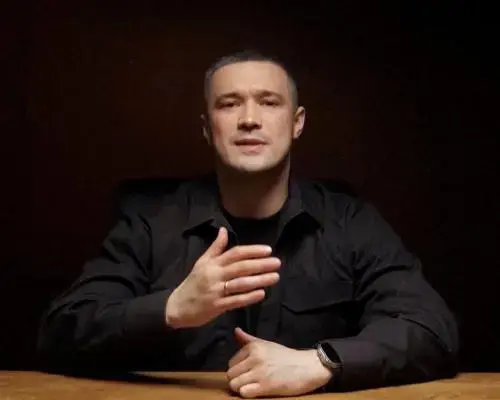 Former Ally of Zelensky Emerges as a Significant Political Rival After Resignation