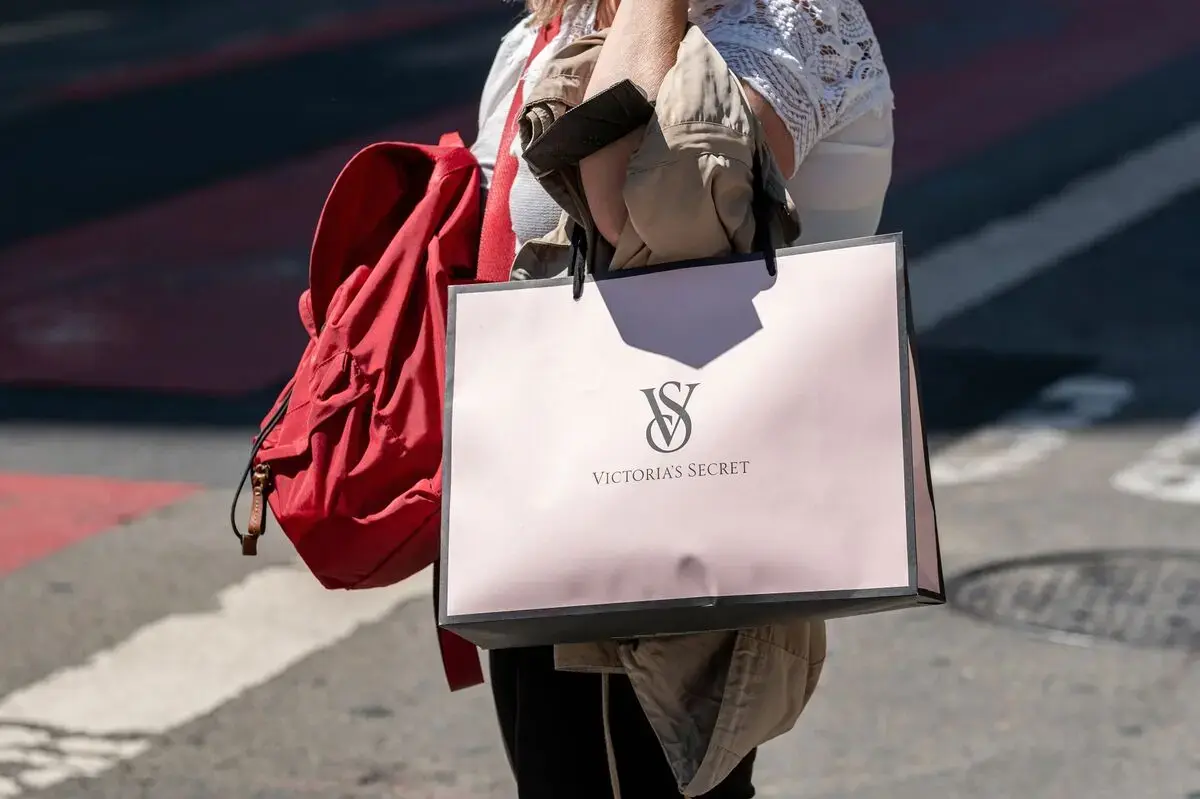 Victoria's Secret Board Wins Shareholder Approval
