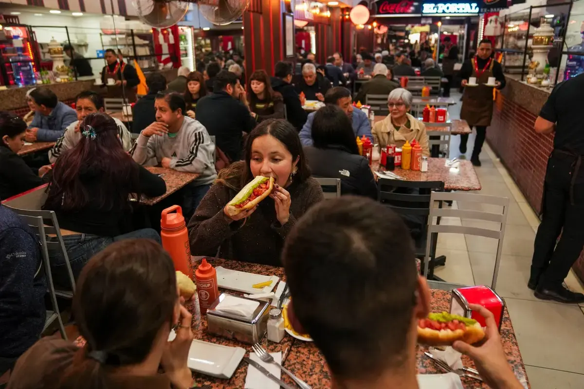 Chilean Street Food Prices Surge Amid Economic Strain