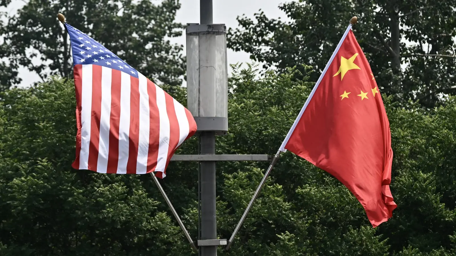 Stagflation Threat Lurks Even Without a Sharp Economic Slowdown, JPMorgan Warns